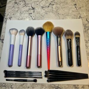 Makeup Brush bundle: it Cosmetics, Sigma, Florence 17 brushes
